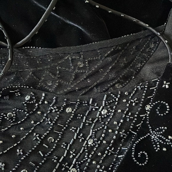 Needs Repairs Dave & Johnny By Laura Ryner Beaded Velvet Prom Dress - Picture 10 of 15